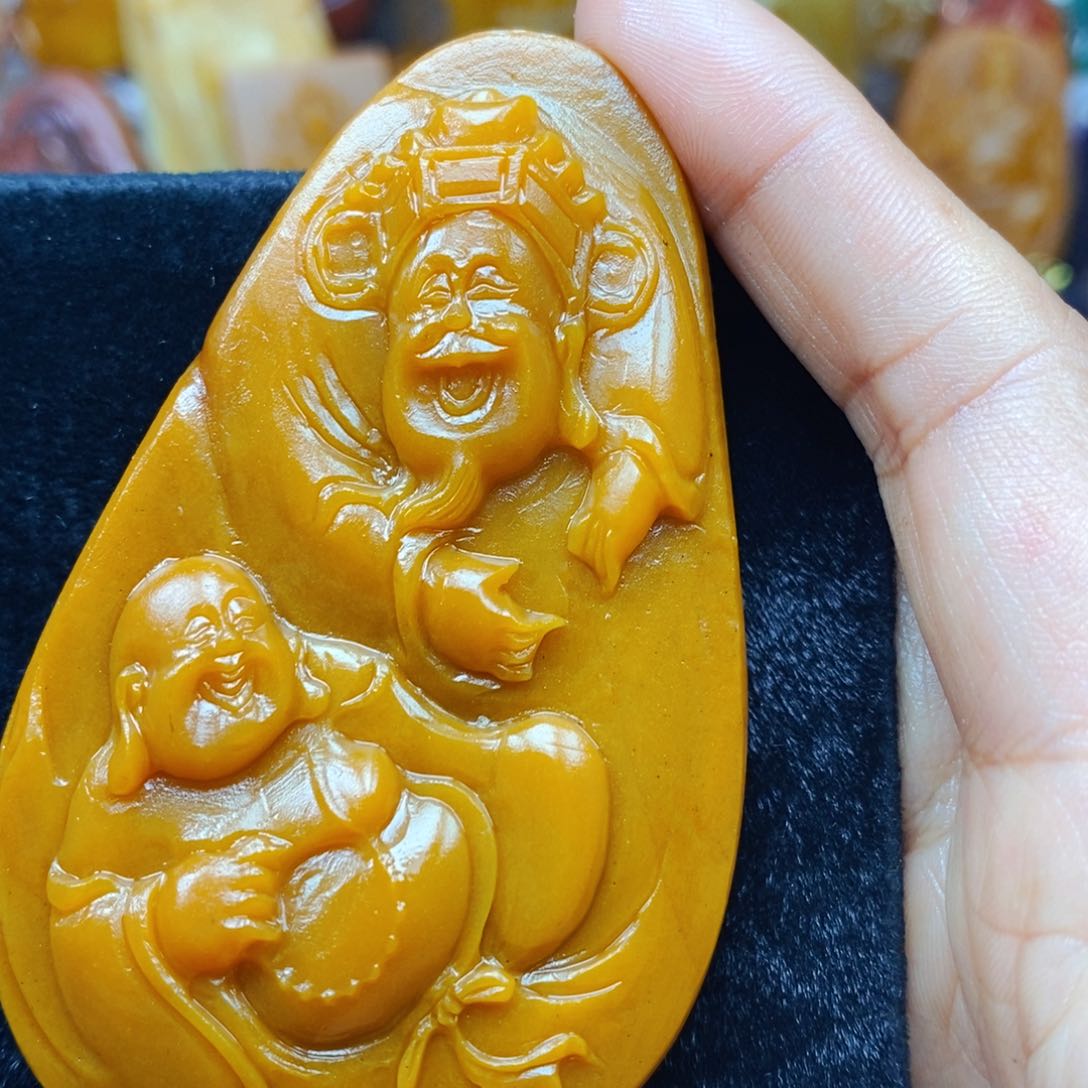 石英质玉（黄龙玉）未镶嵌颈饰