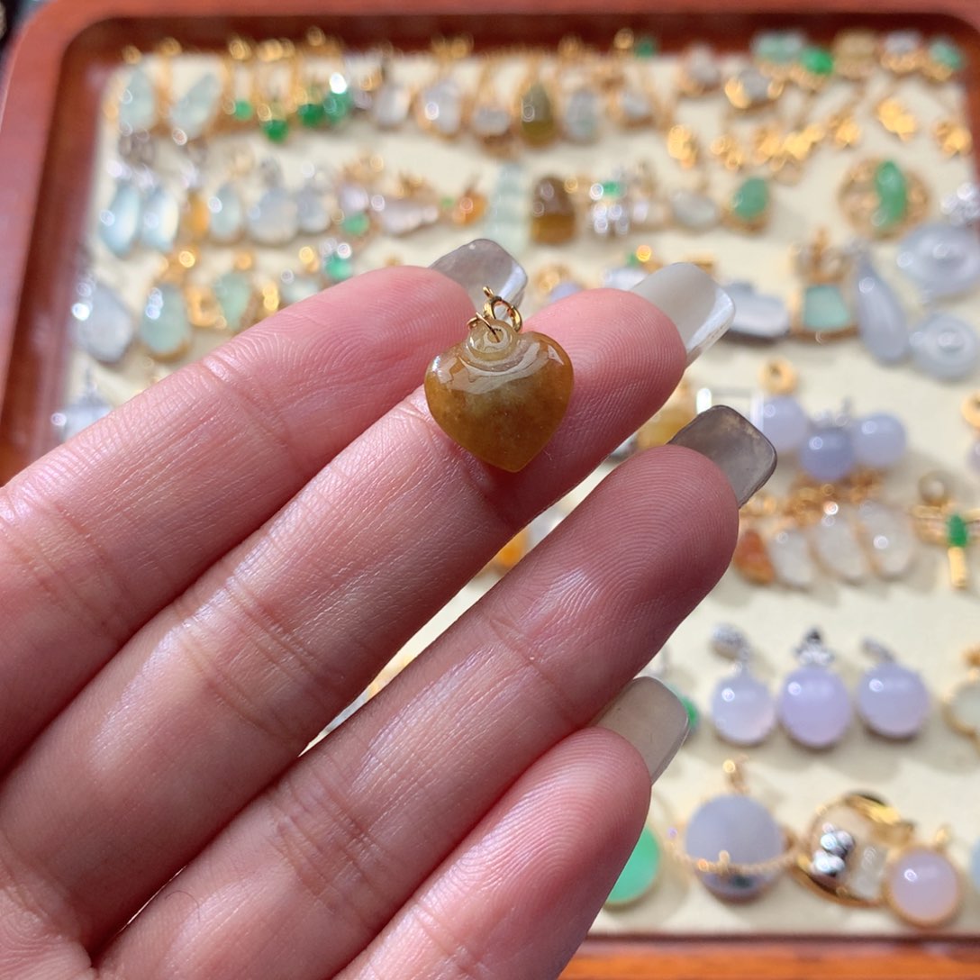 翡翠颈饰18K金镶嵌翡翠