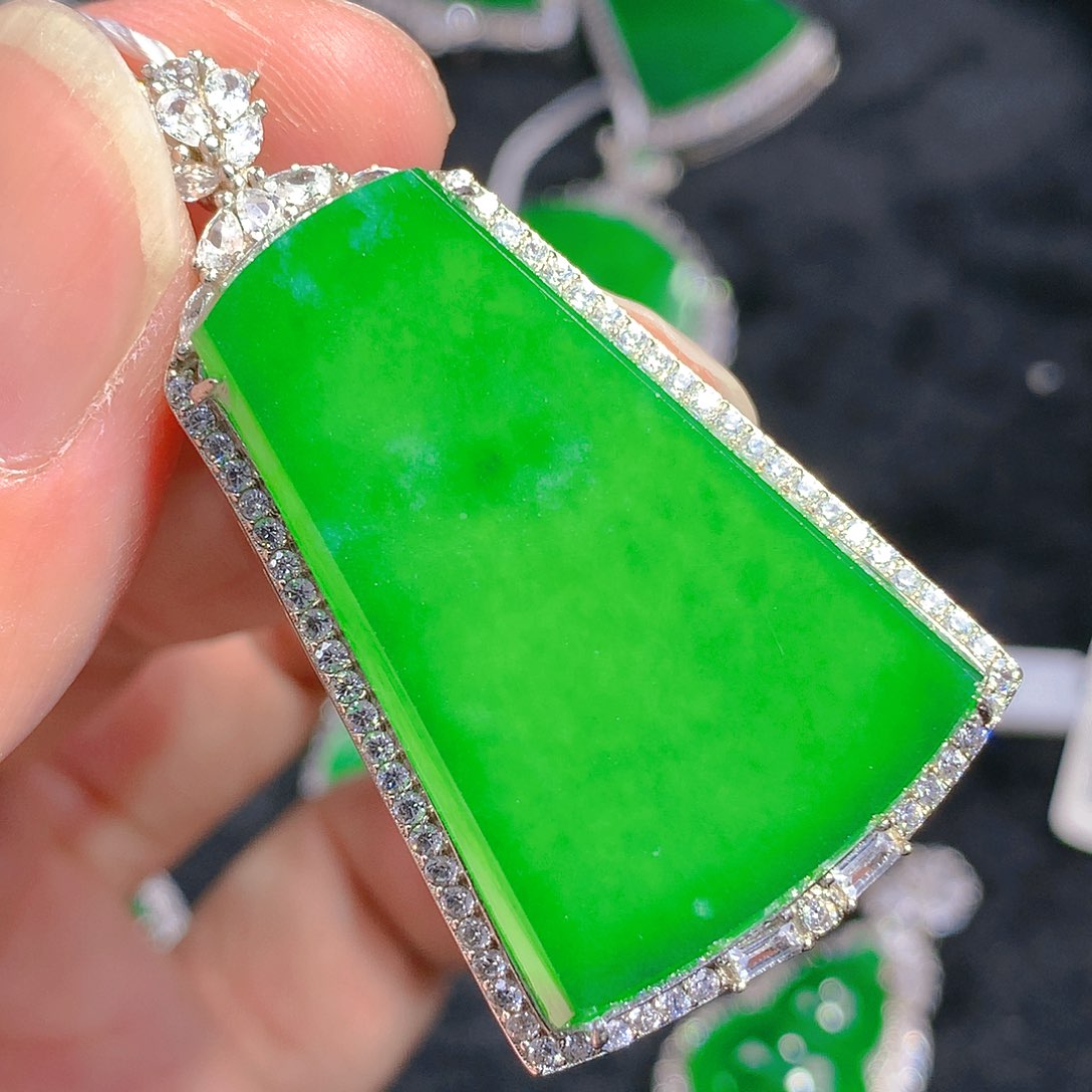 翡翠颈饰银S925镶嵌吊坠