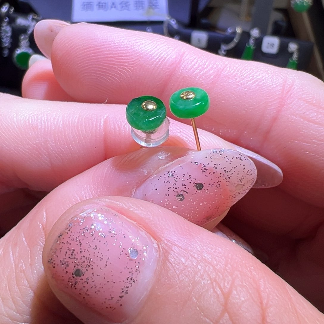 翡翠颈饰18K金镶嵌耳钉