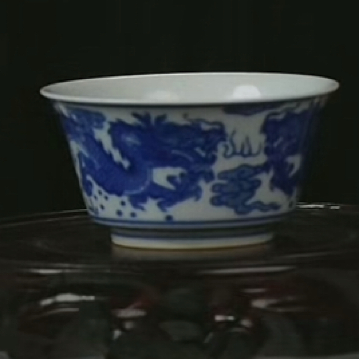 M青花云龙纹马蹄杯