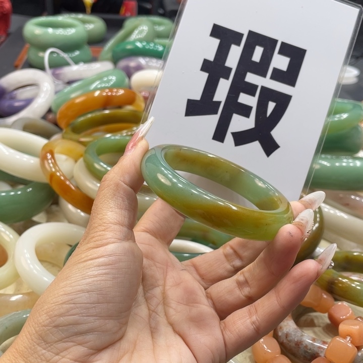 紫***花石英质玉未镶嵌珠宝奇石