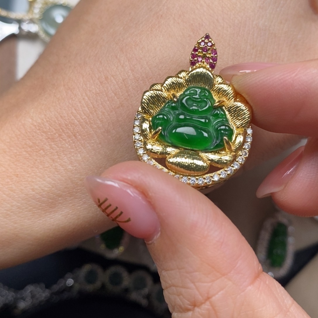 翡翠颈饰未镶嵌翡翠