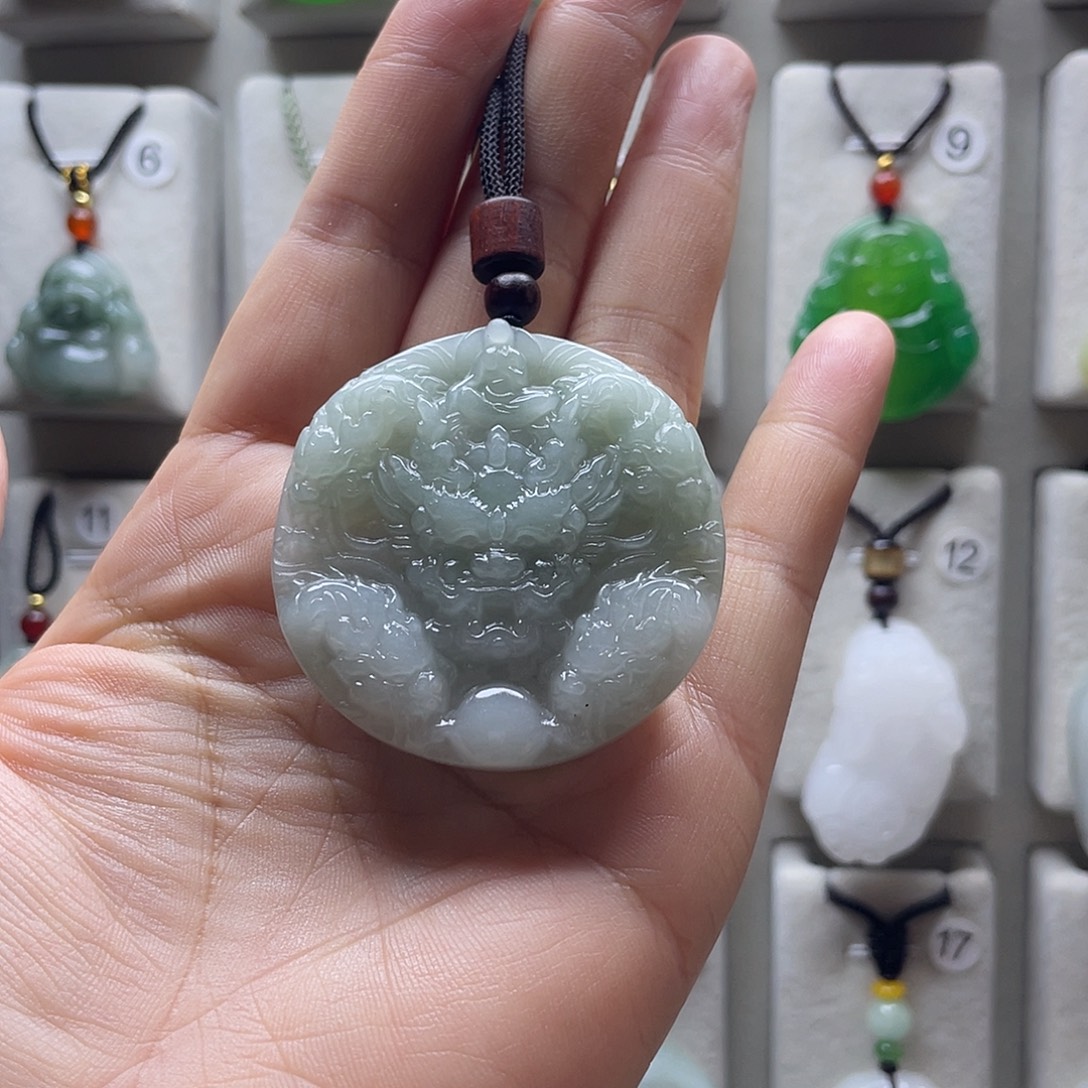 石英质玉（金丝玉）未镶嵌颈饰
