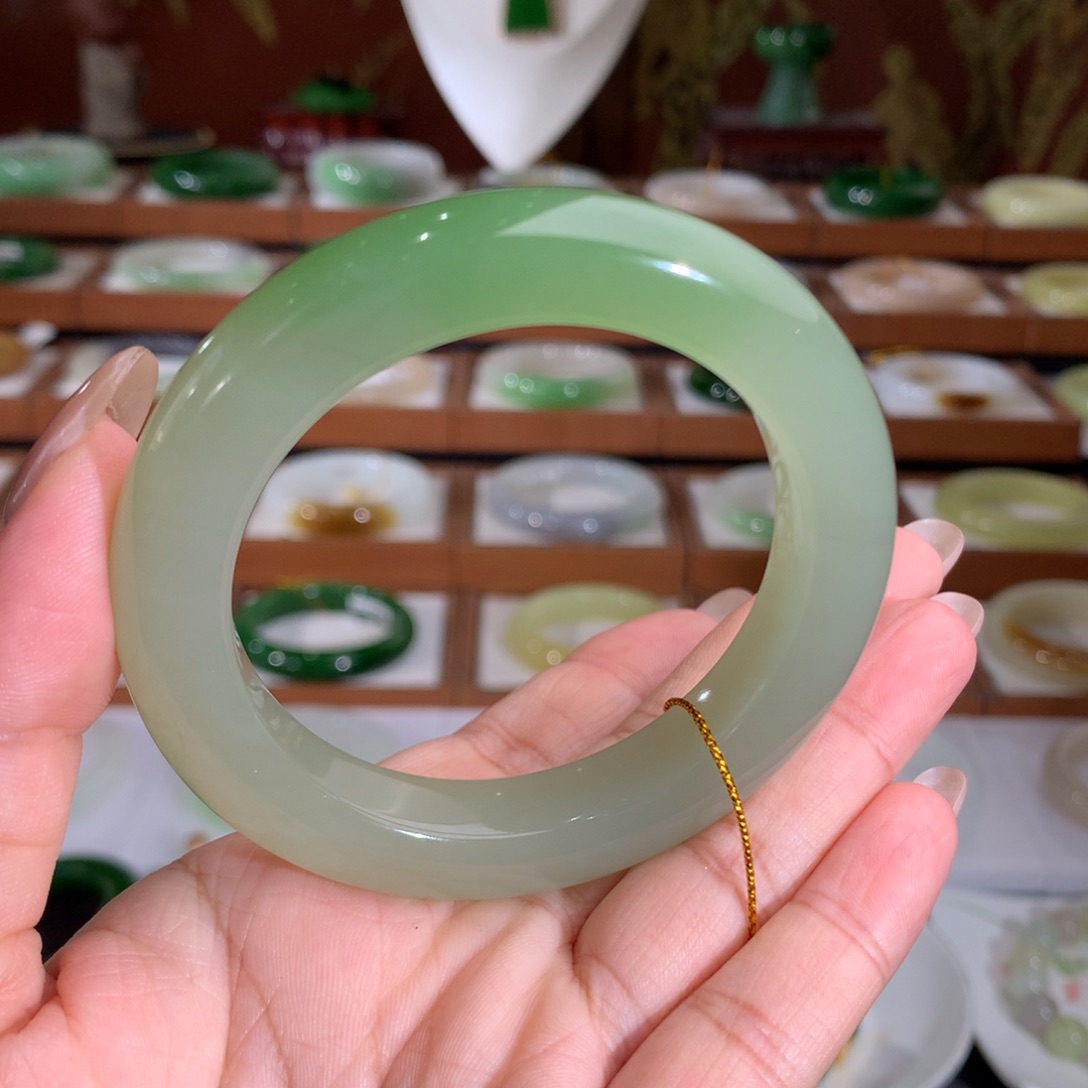 和田玉未镶嵌手镯小预算高品质毕业