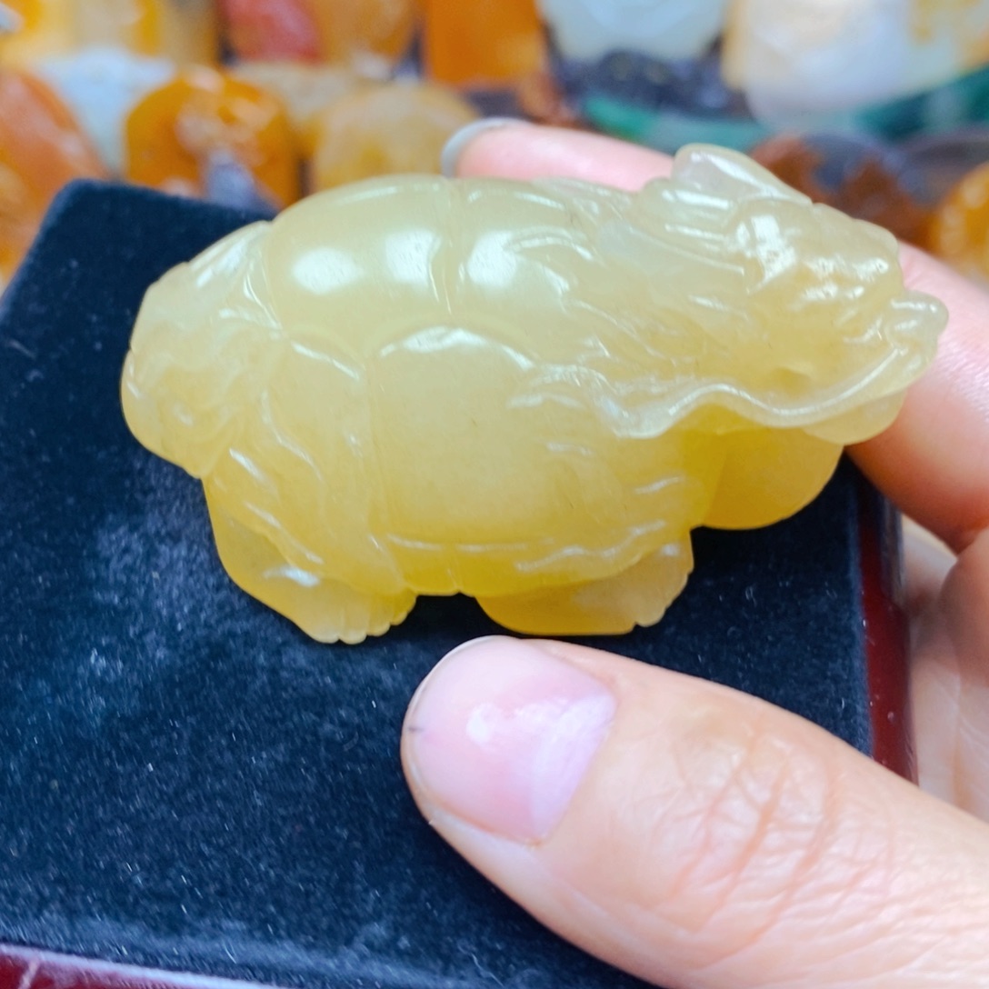 石英质玉（黄龙玉）颈饰未镶嵌