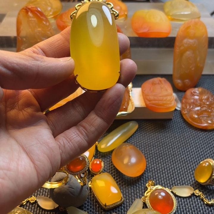 石英质玉颈饰银S925镀金镶嵌美***界