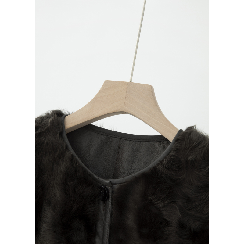 咖色拼接单排扣圆领一体冬皮衣PY4J0704