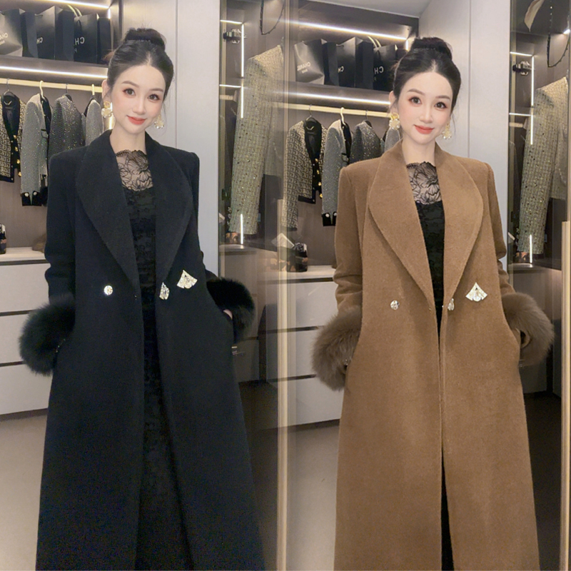 【小茵家】冬款填充羽绒长款大衣外套翻领显瘦袖毛狐狸毛毛呢时尚