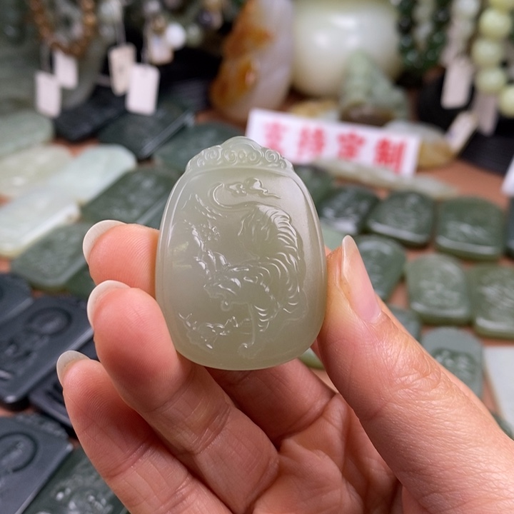 和田玉未镶嵌颈饰予