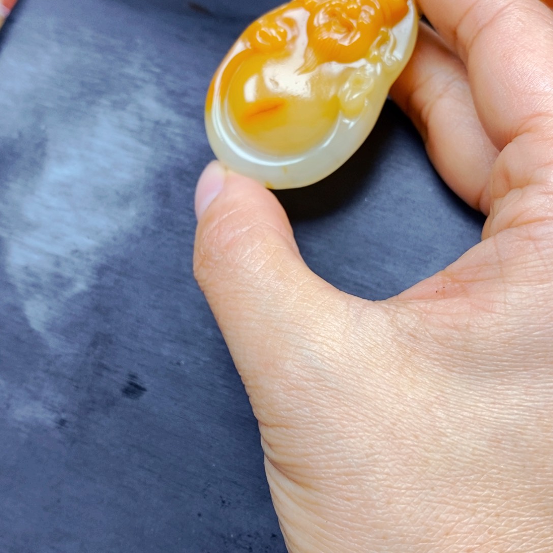 石英质玉（黄龙玉）颈饰未镶嵌