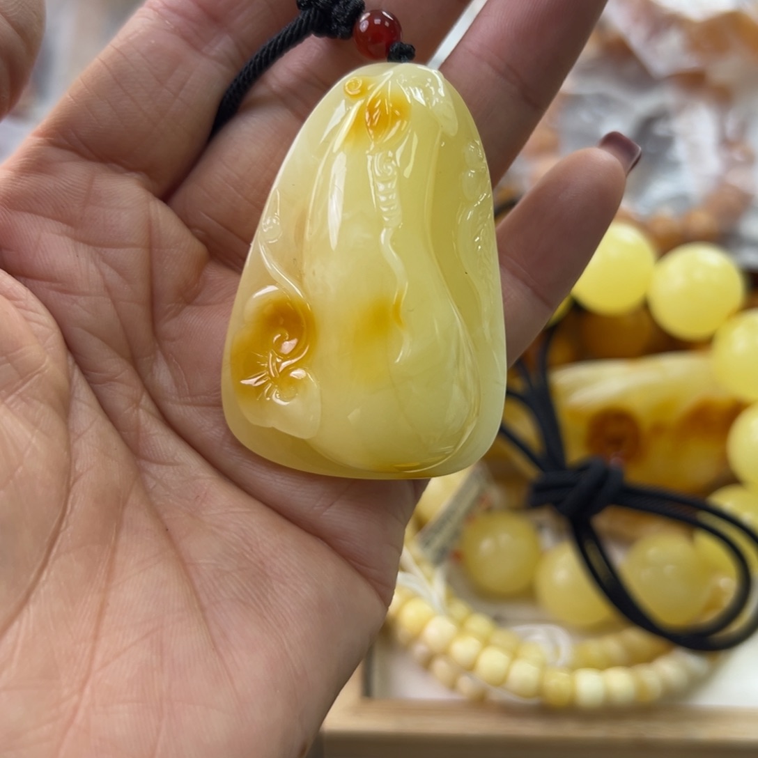 琥珀珠宝奇石未镶嵌