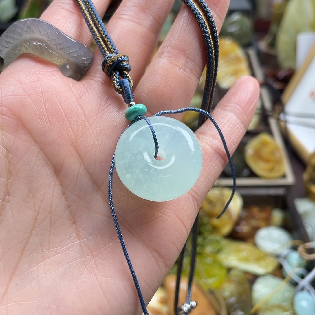 蛇纹石玉颈饰未镶嵌天青冻平安扣