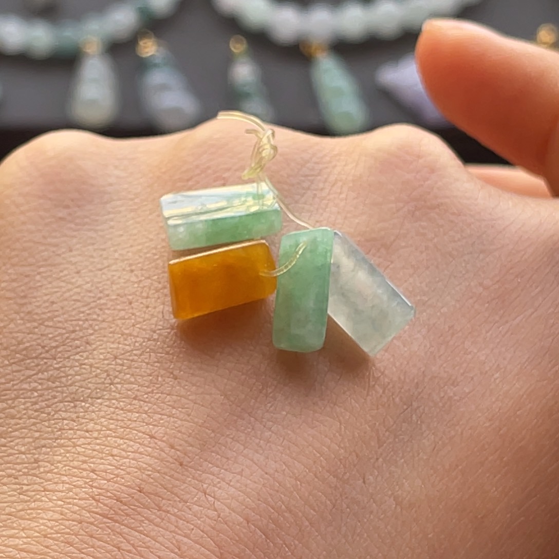 翡翠颈饰未镶嵌一手