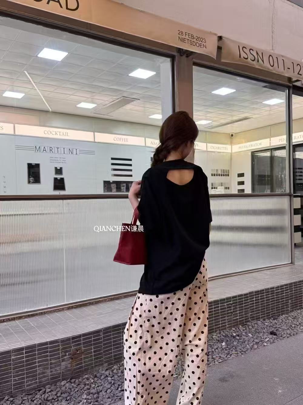 滨莉家 韩系设计感后背镂空减龄上衣