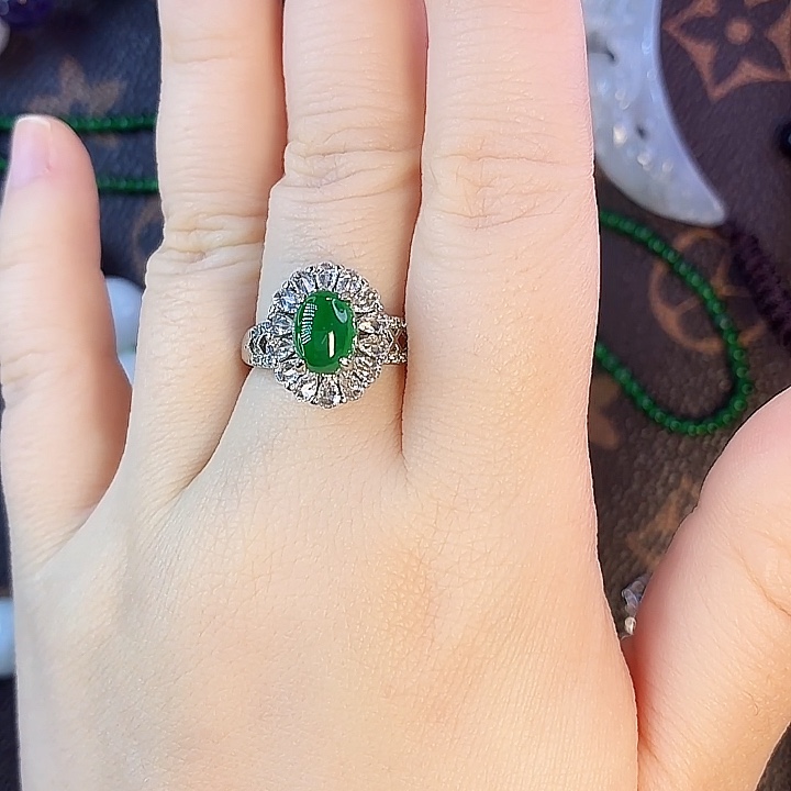 翡翠未镶嵌挂件68592