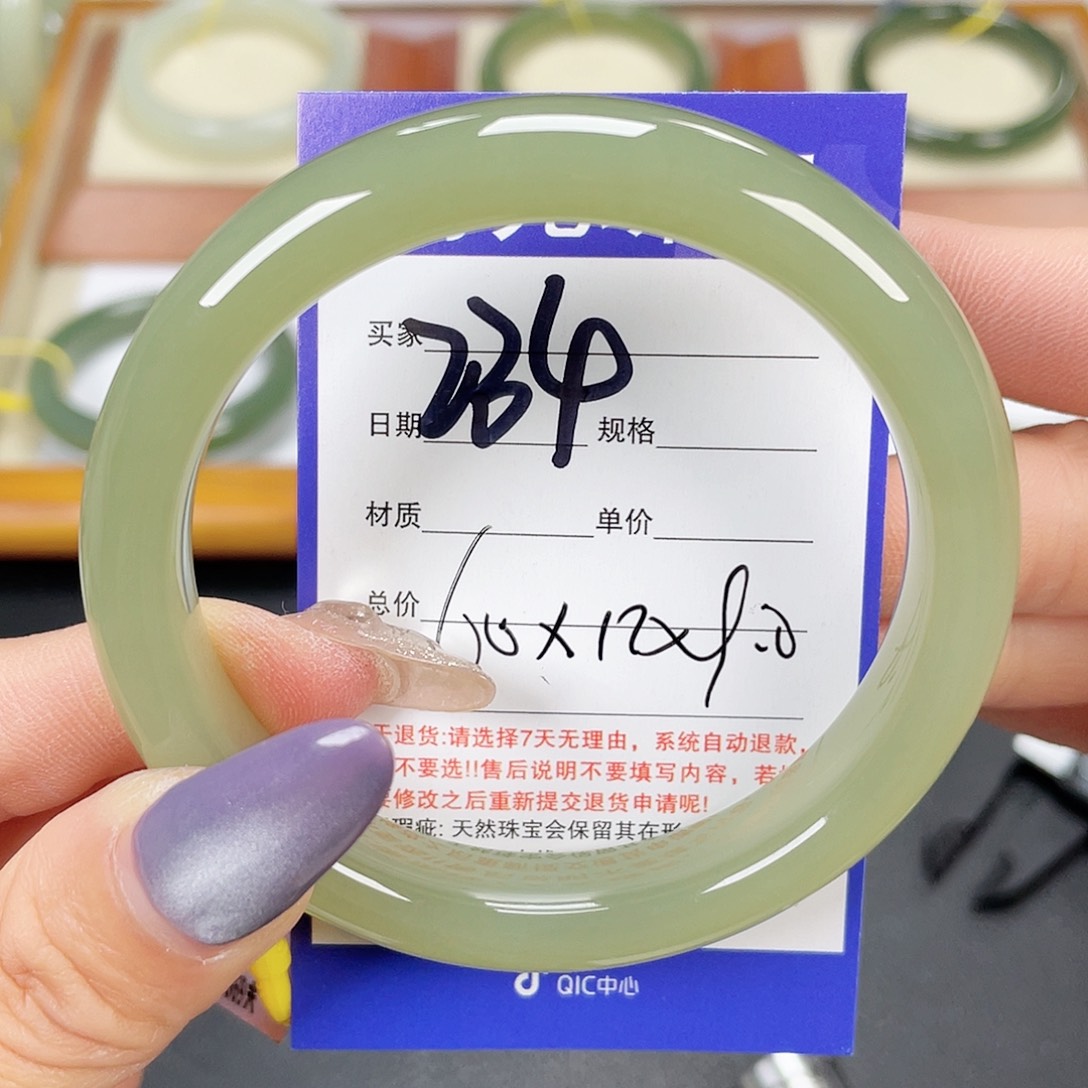 和田玉手镯未镶嵌