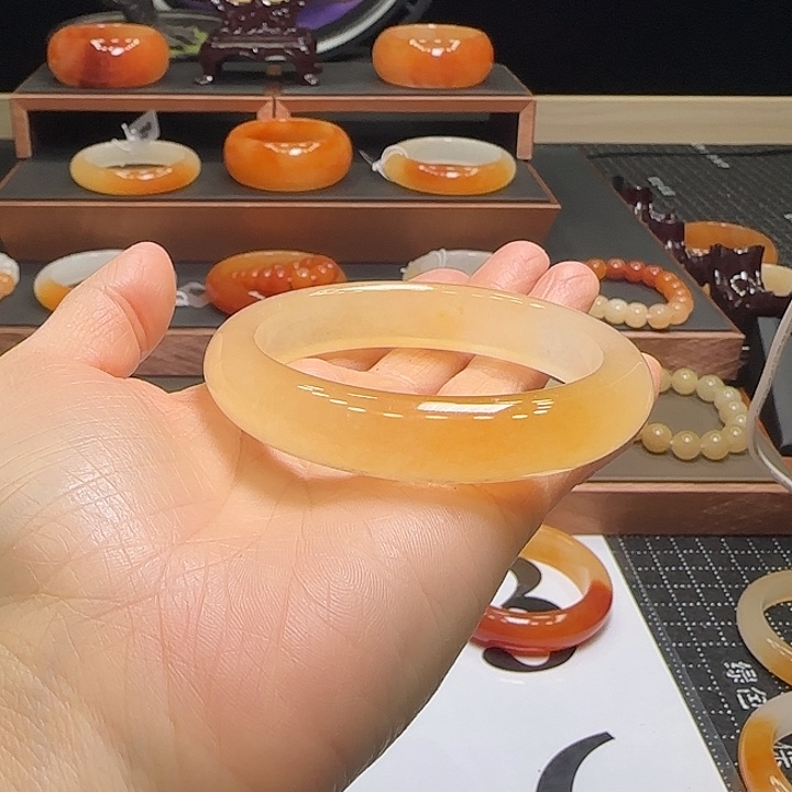 小***.石英质玉（黄龙玉）合金手镯