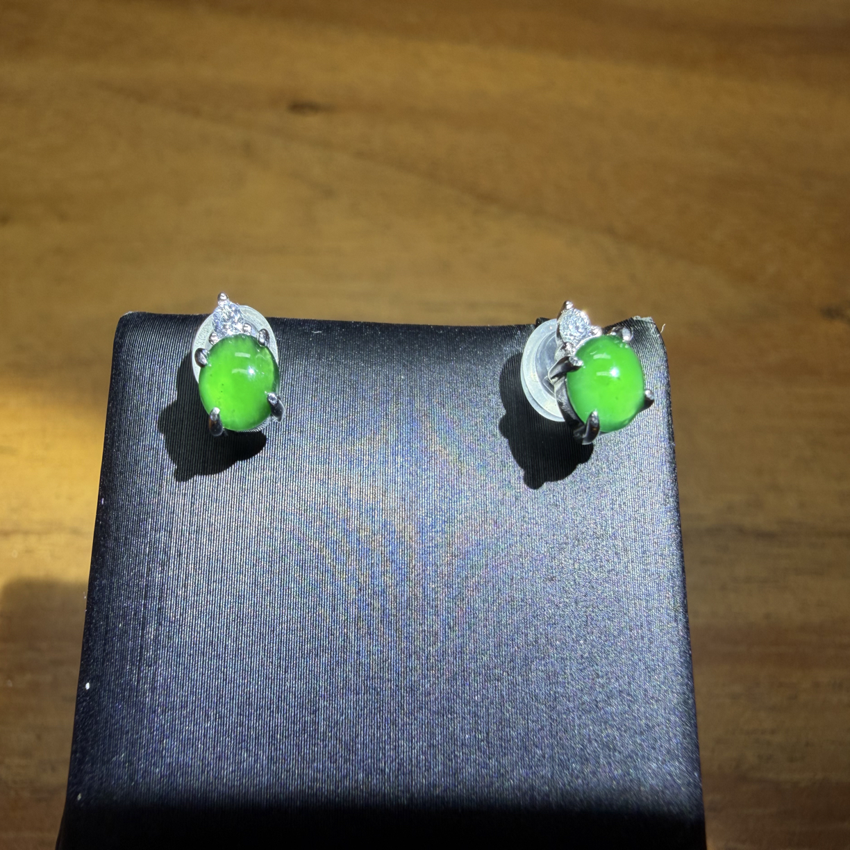 高冰辣绿蛋面耳钉银镶嵌新中式气质时尚精致百搭耳饰