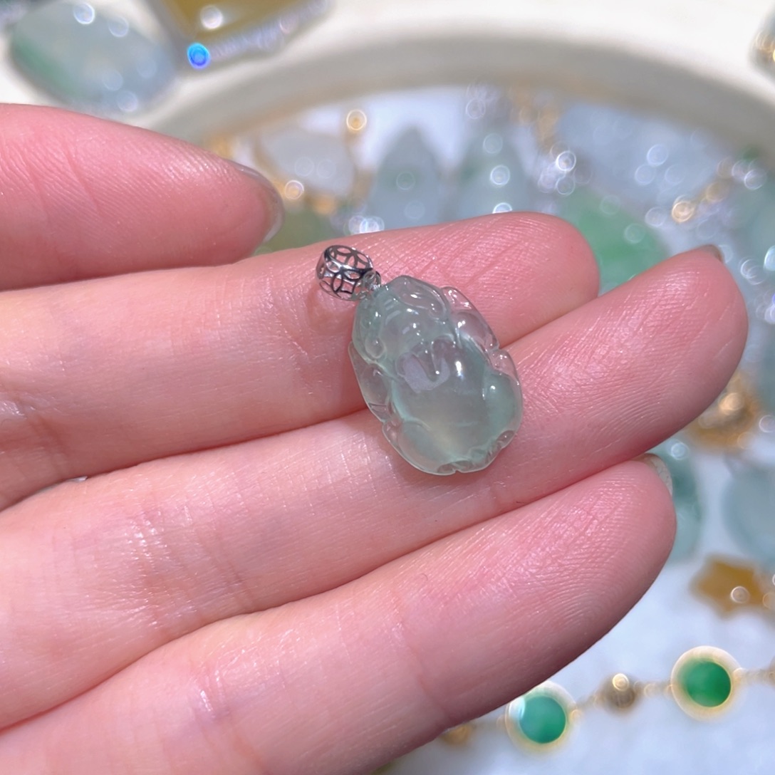 翡翠颈饰18K金镶嵌翡翠