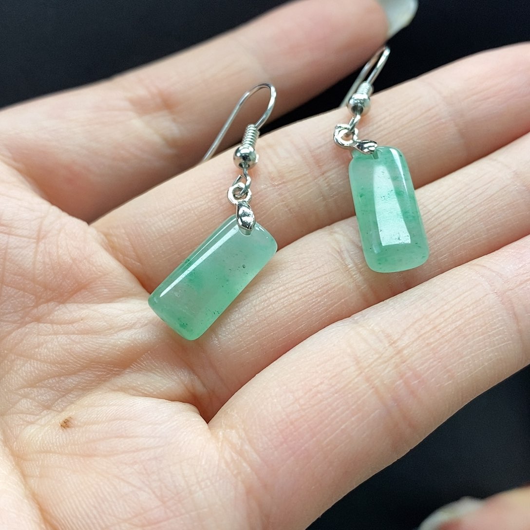 石英质玉耳环合金