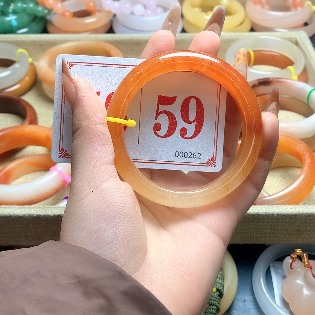 未镶嵌石英质玉（黄龙玉）手镯