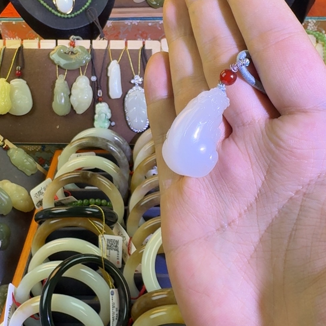 和田玉未镶嵌颈饰