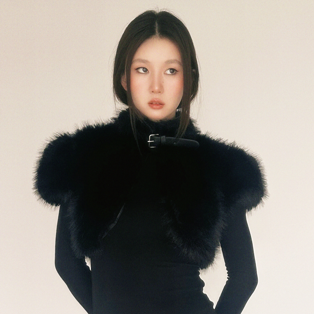 ruey original重工保暖毛毛大披肩搭配修身包臀裙单排扣坎肩