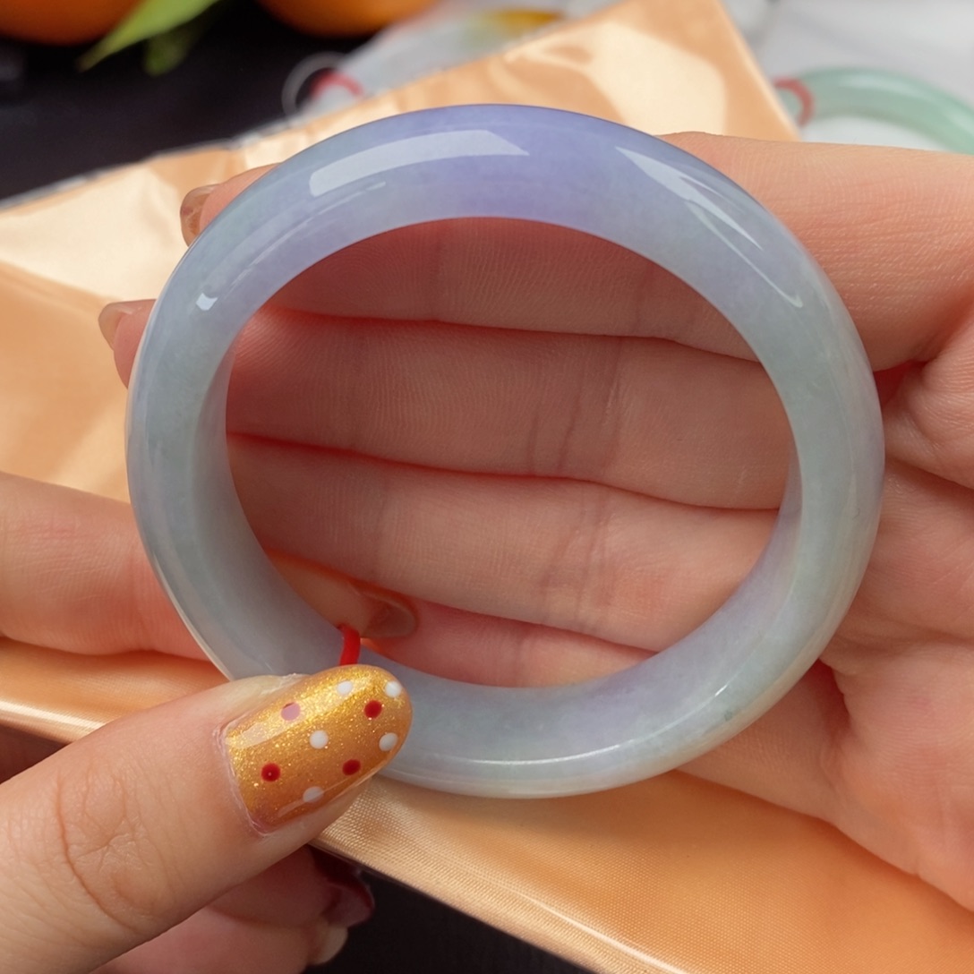 翡翠手镯未镶嵌55圈口