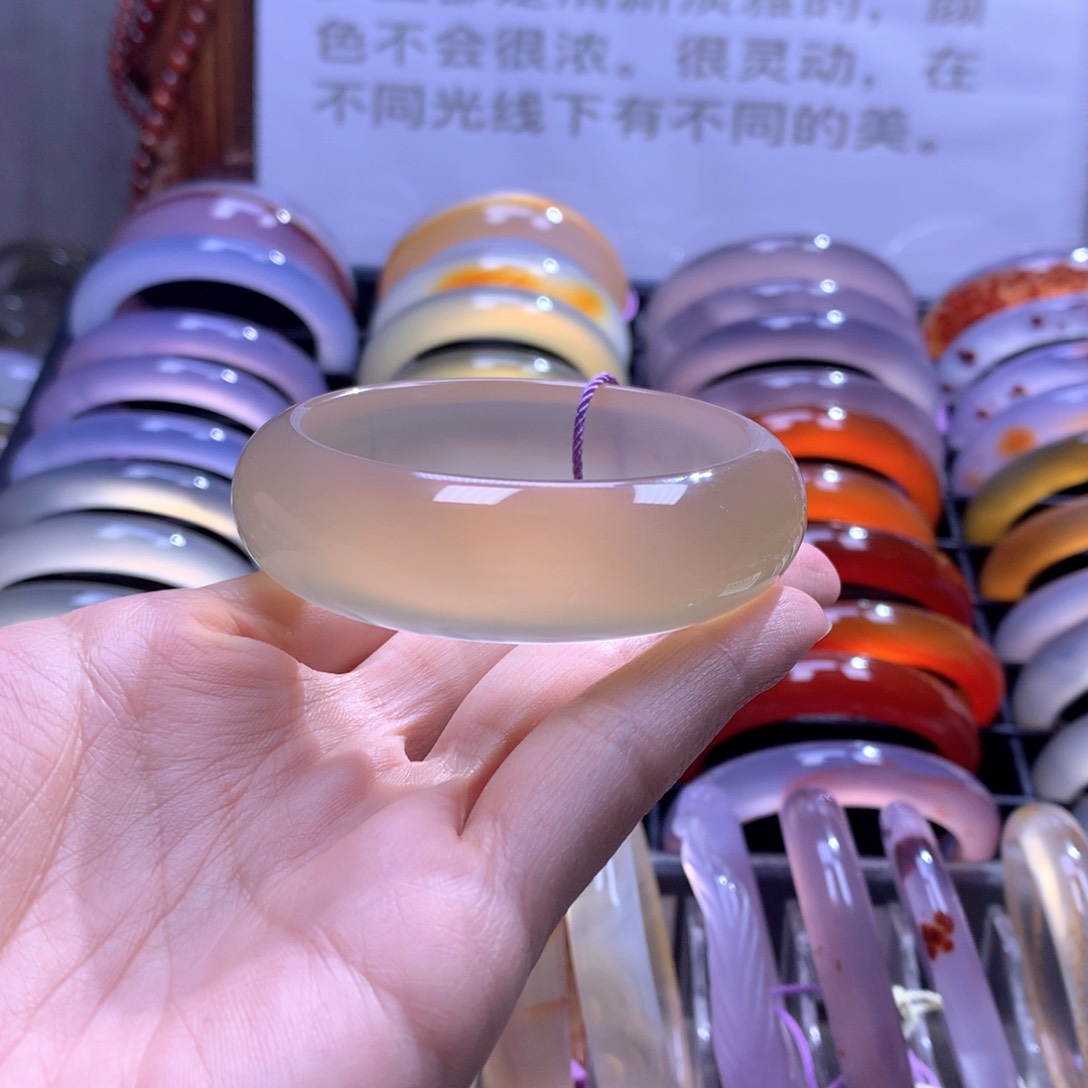 【闪购商品】玛瑙/玉髓手镯未镶嵌呆*步
