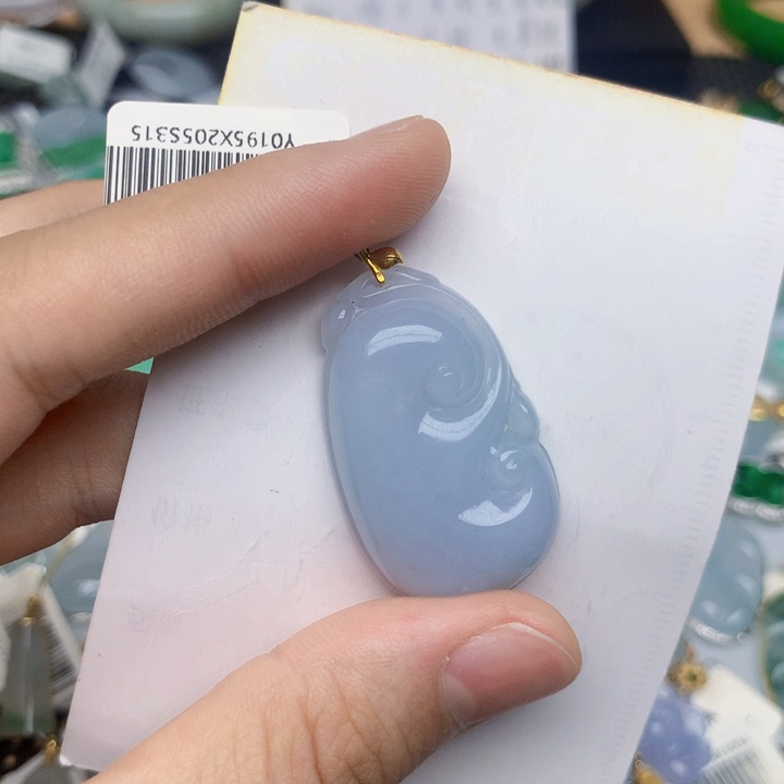 翡翠18K金镶嵌颈饰如意