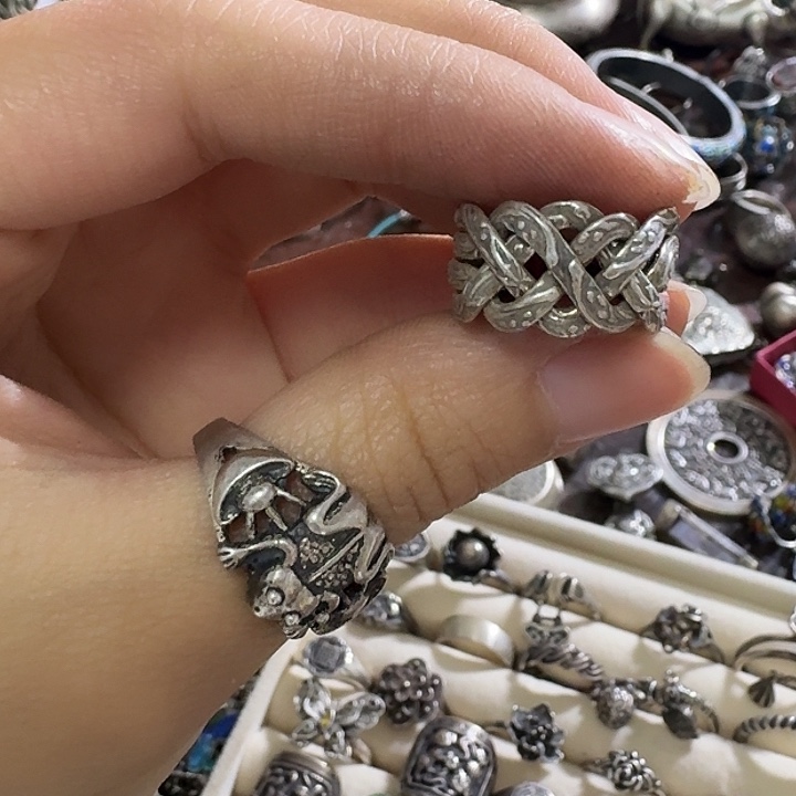 碧***灵足银玻璃足银戒指一个