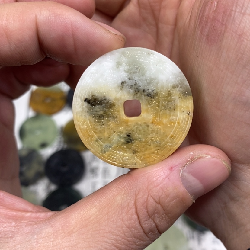 【闪购商品】岫玉颈饰未镶嵌爱****?岫玉山鬼花钱吊坠