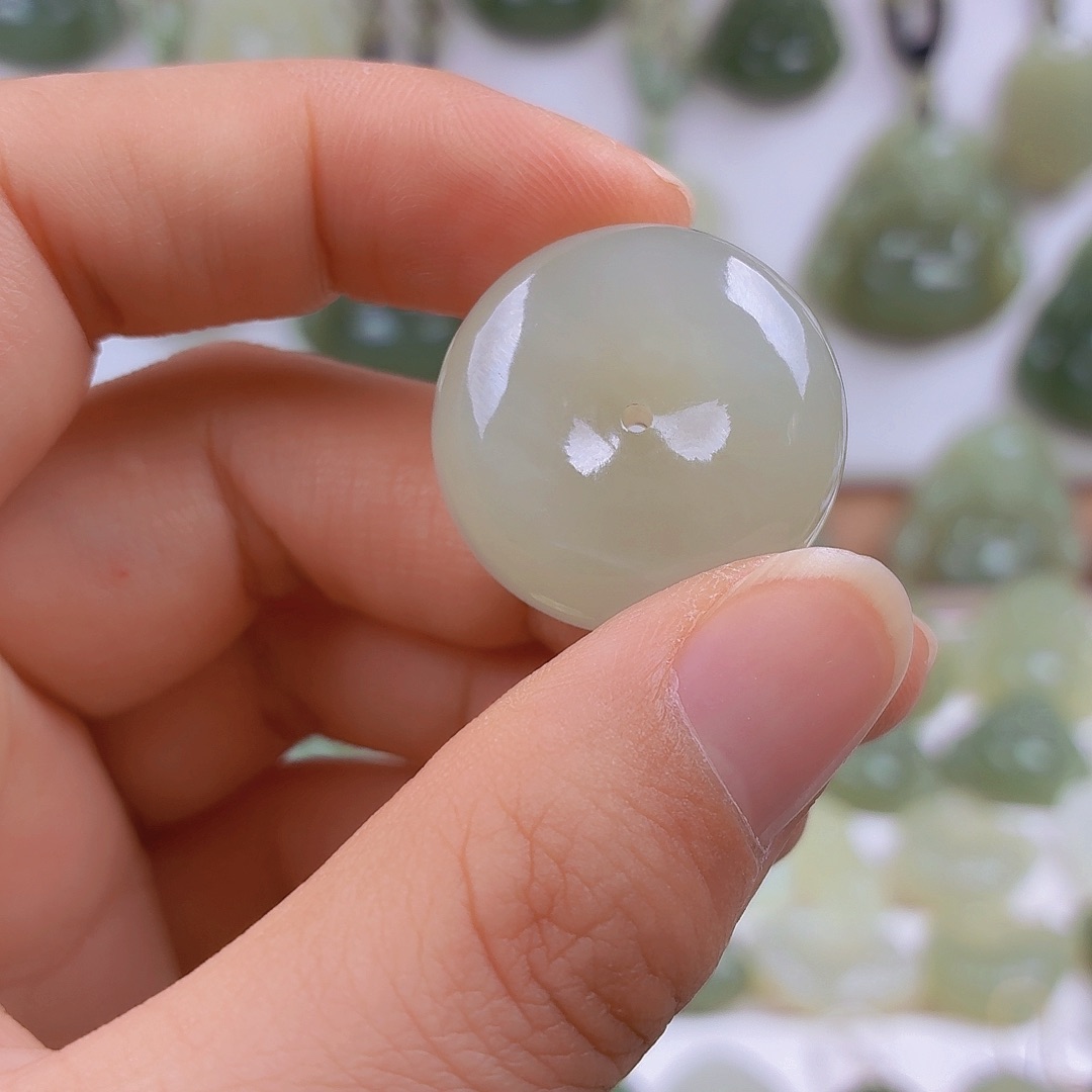 蝈***蝈和田玉未镶嵌颈饰