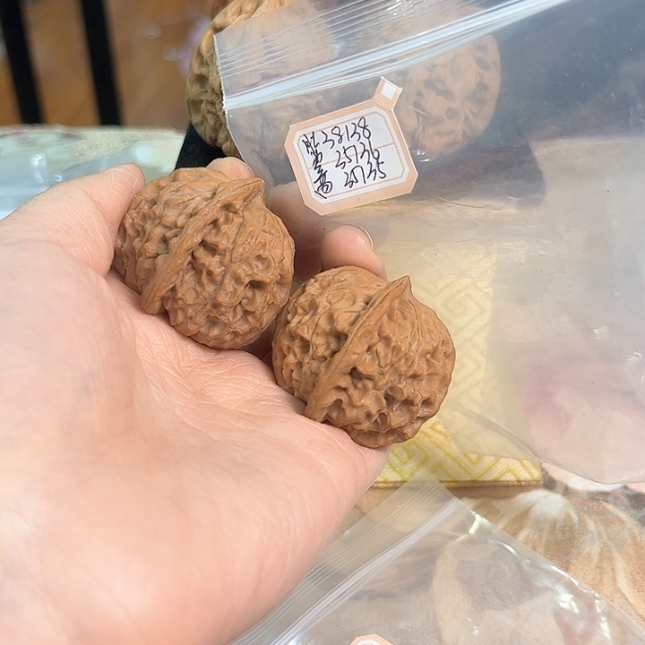 文玩核桃把件非嫁接元宝