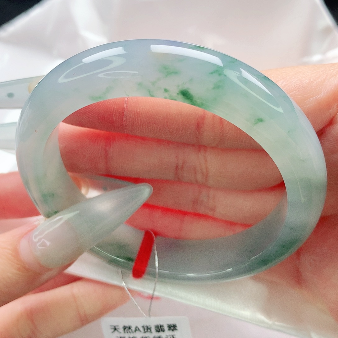 翡翠手镯未镶嵌56圈
