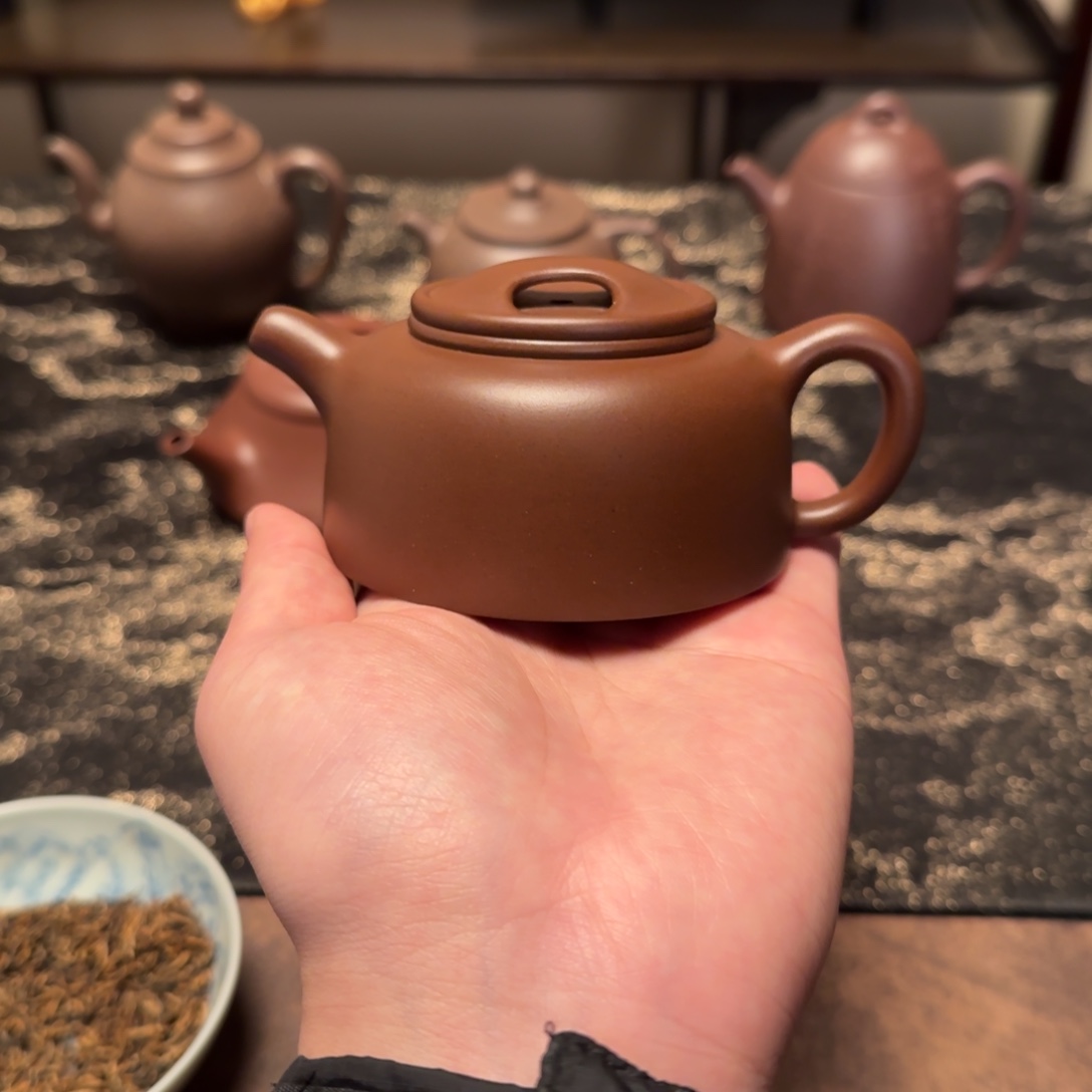 李***霸茶壶紫砂牛盖抖音价格