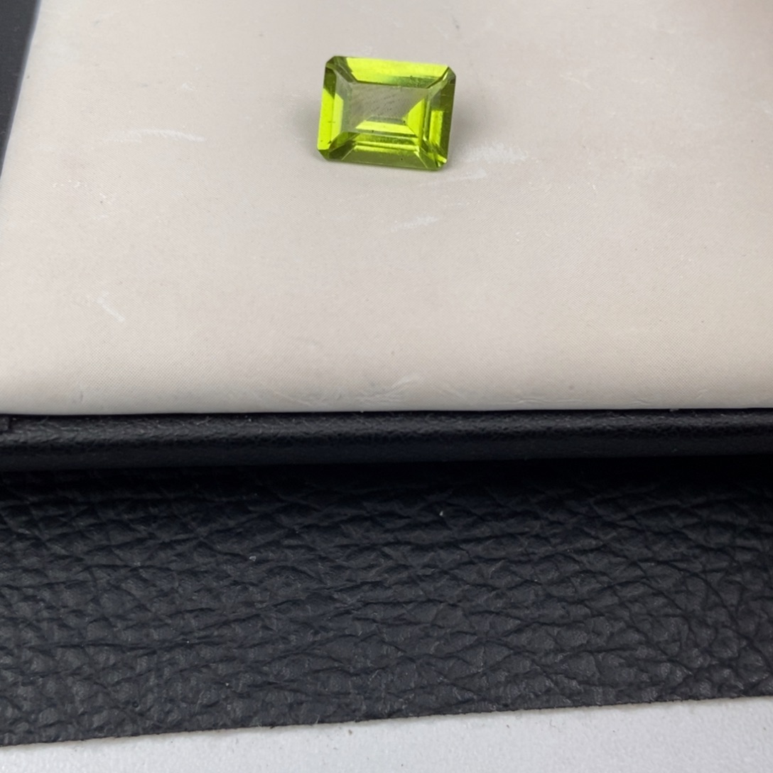 未镶嵌裸石橄榄石