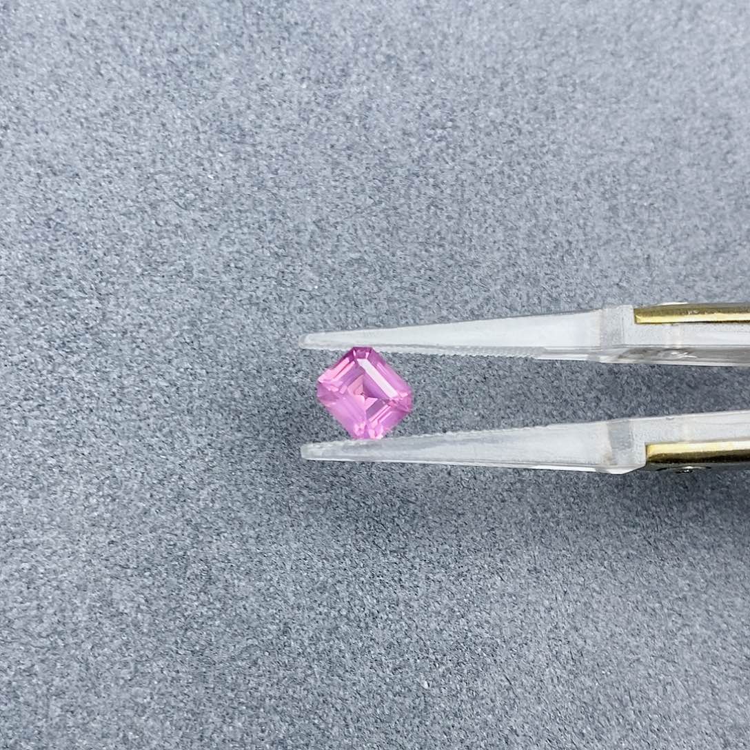 尖晶石裸石未镶嵌1.07ct 马亨盖