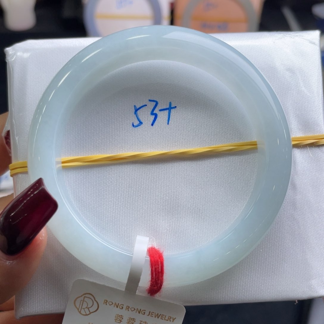 翡翠手镯未镶嵌翡翠手镯