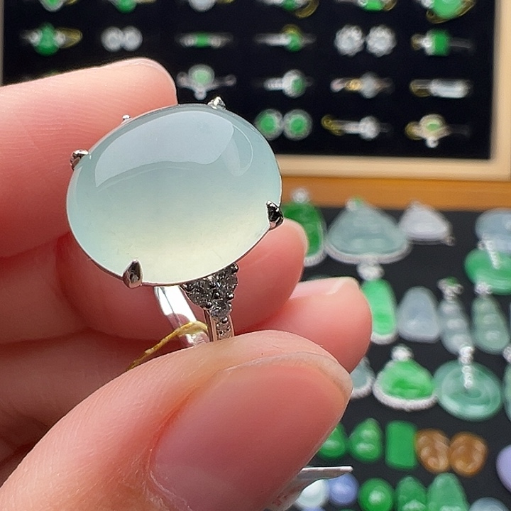 翡翠18K金镶嵌颈饰戒指