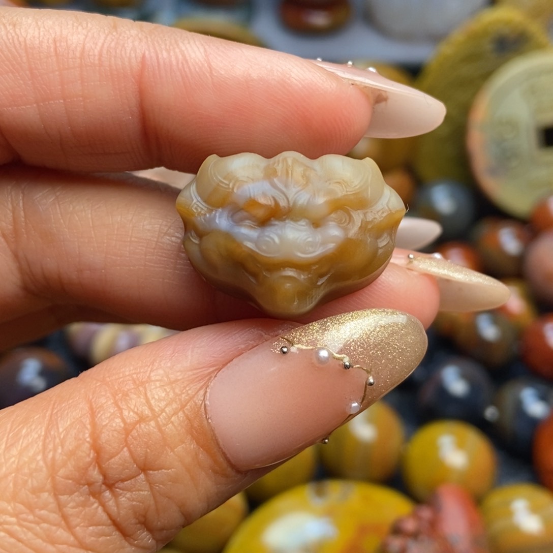 玛瑙/玉髓颈饰未镶嵌战国红