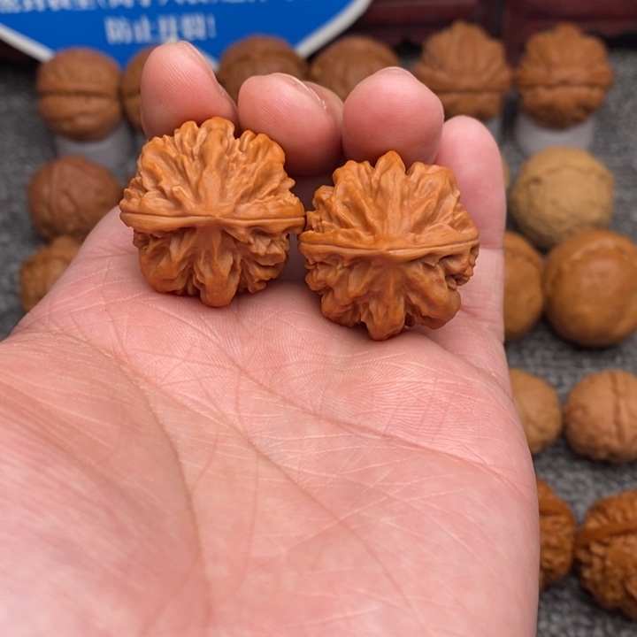 文玩核桃把件帝王龙脊