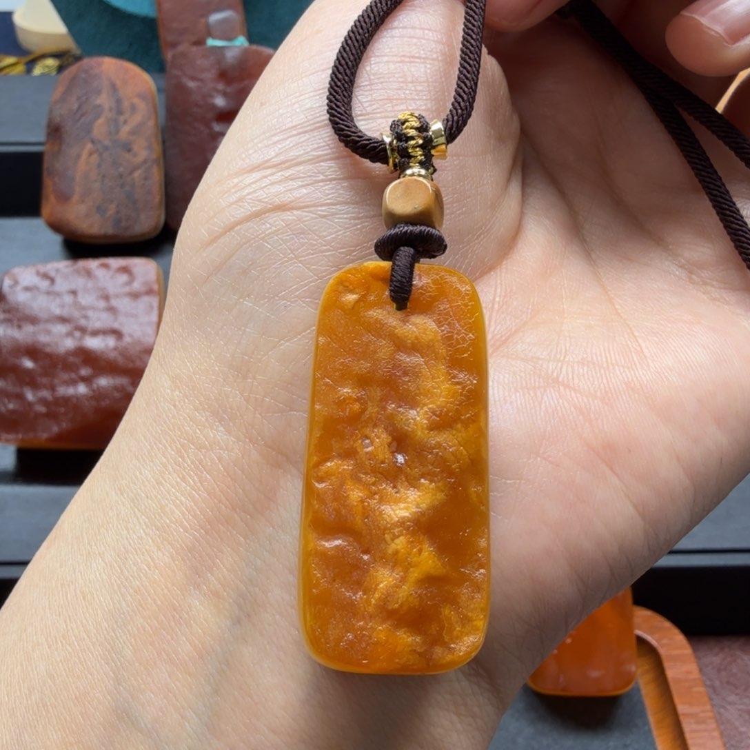琥珀吊坠(赠链)未镶嵌
