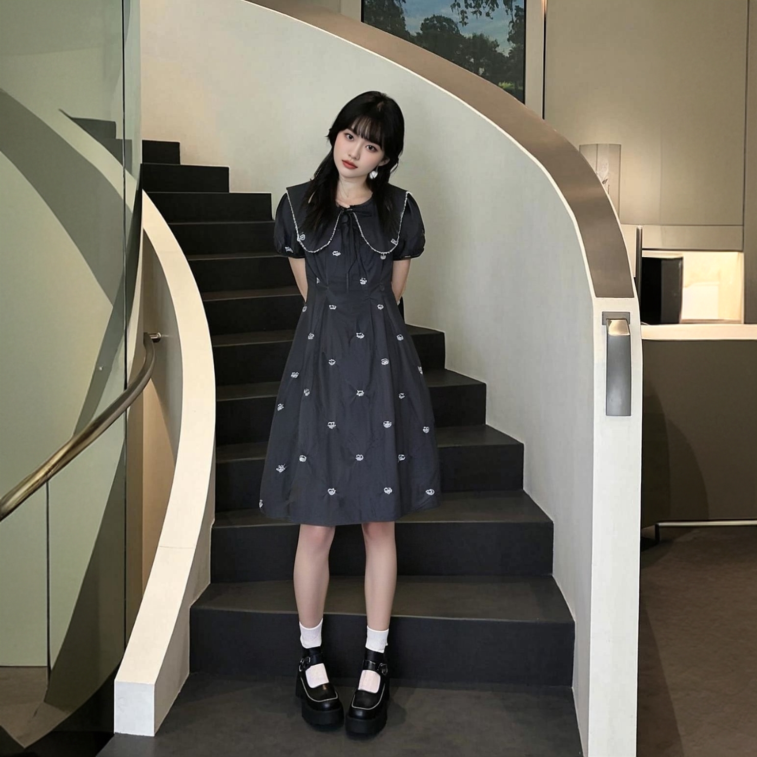暗黑系甜美娃娃领刺绣连衣裙 少女风泡泡袖收腰显瘦中长裙