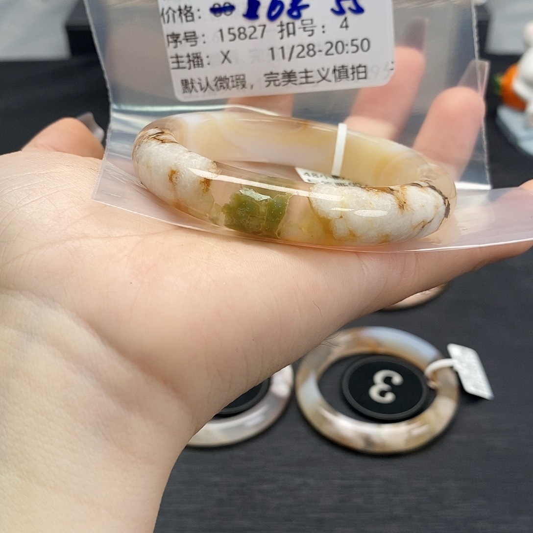 手镯玛瑙/玉髓未镶嵌じ****?