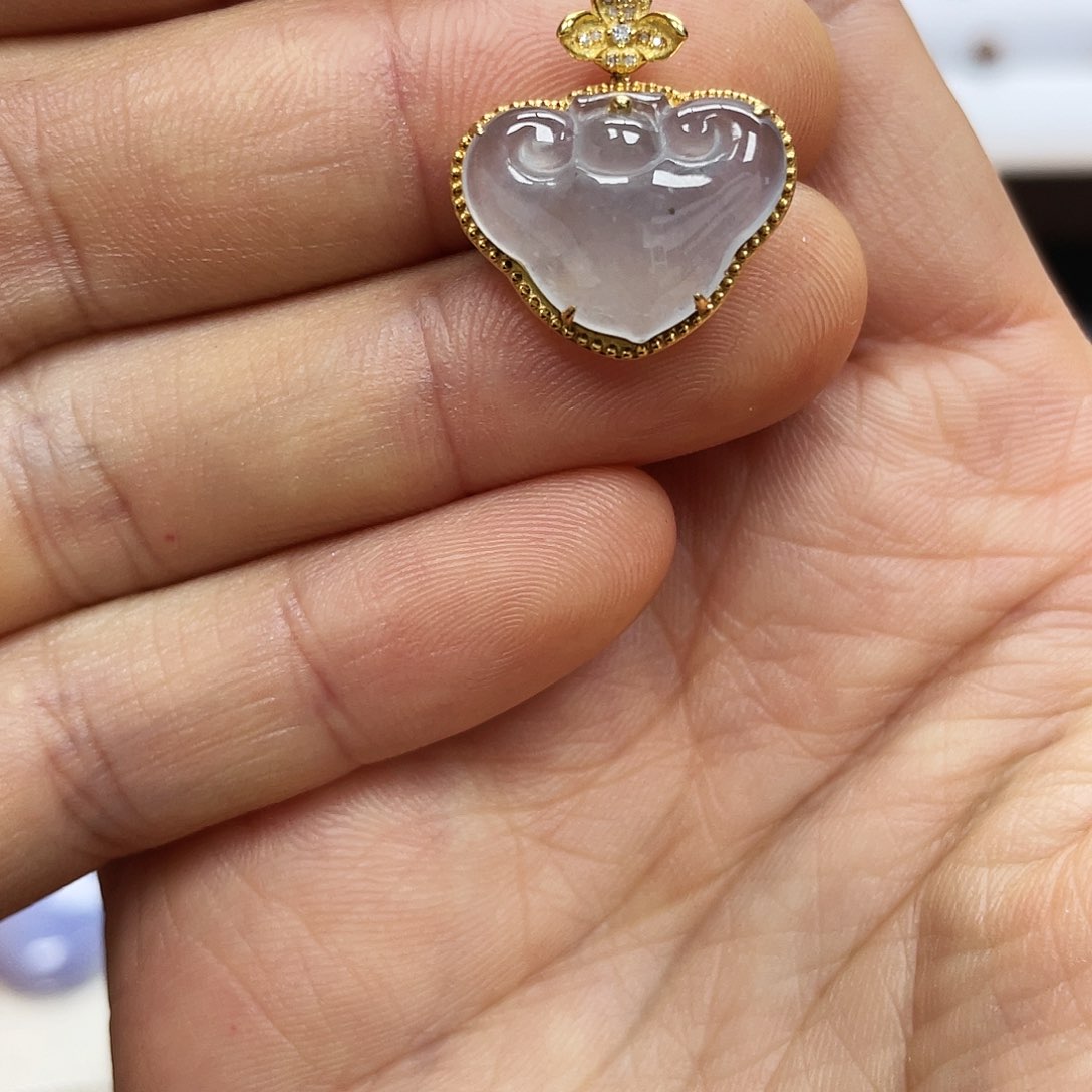 【闪购商品】颈饰18K金镶嵌翡翠