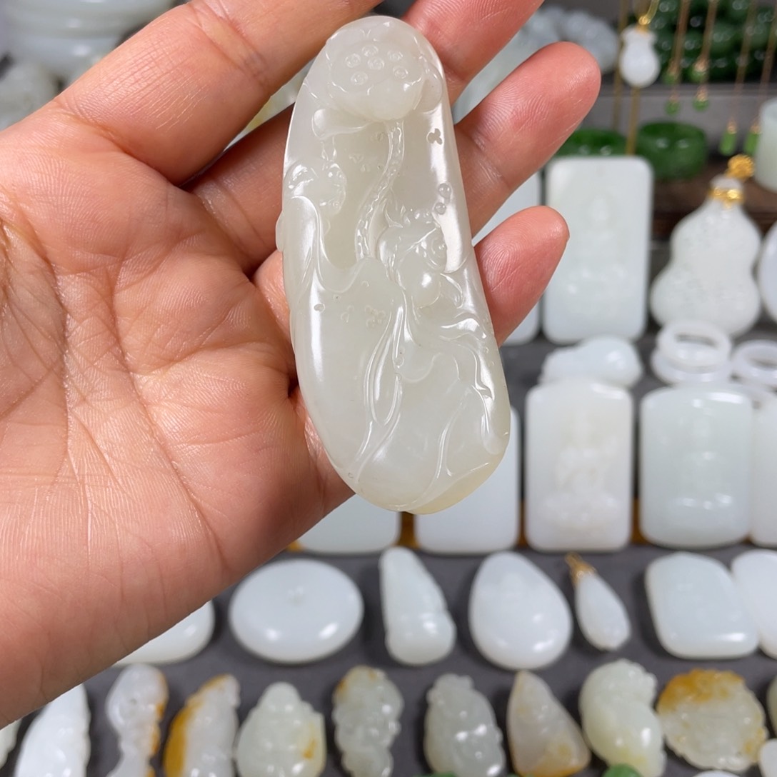 和田玉颈饰未镶嵌小*