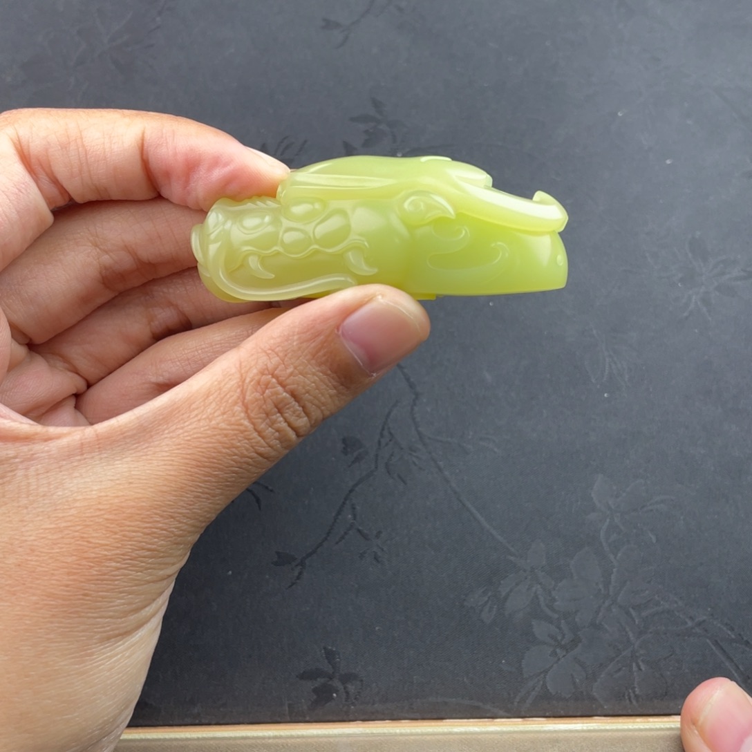 我***是石英质玉（缅黄）未镶嵌颈饰