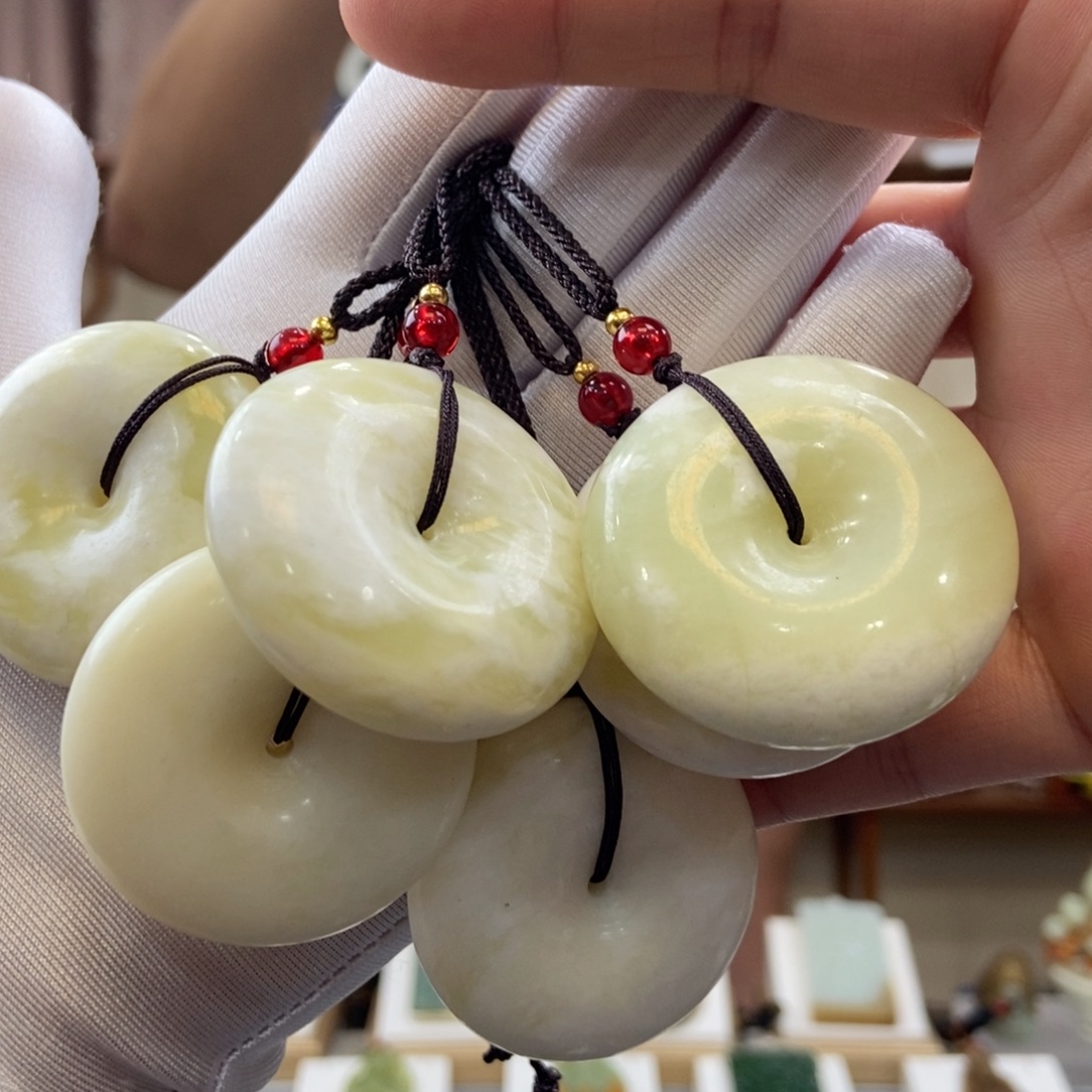 蛇纹石玉未镶嵌颈饰平安扣（多样性发一件